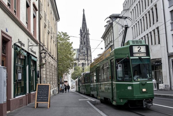 Avio karte Beograd Bazel tramvaj na ulici