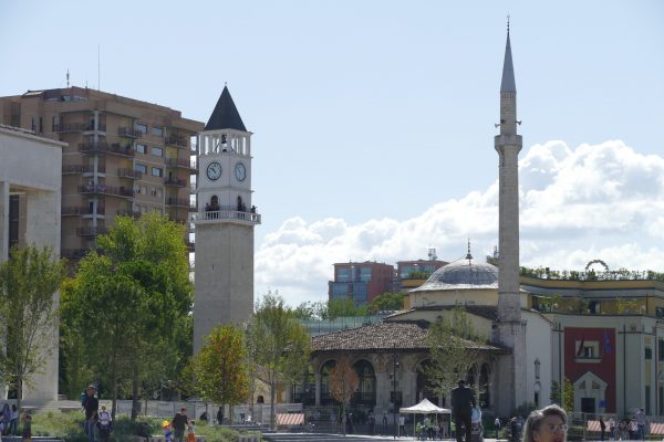 Avio karte Beograd Tirana sat kula i dzamija